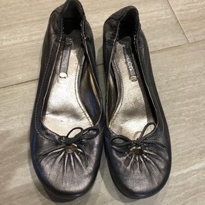 ECCO silver metallic leather flats size 5 (35)